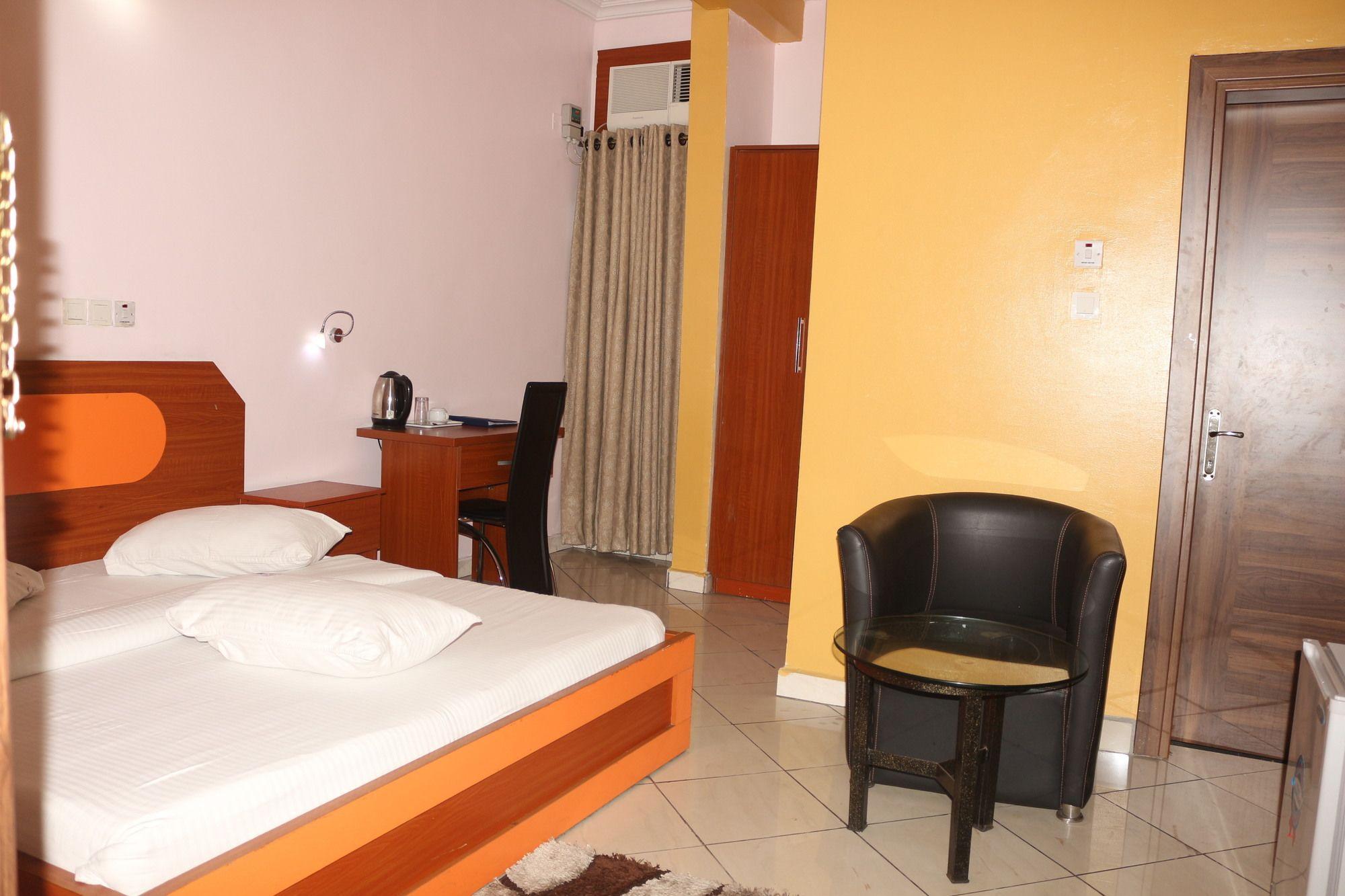 Royal Charlin Hotel And Suites Порт Харкорт Екстериор снимка