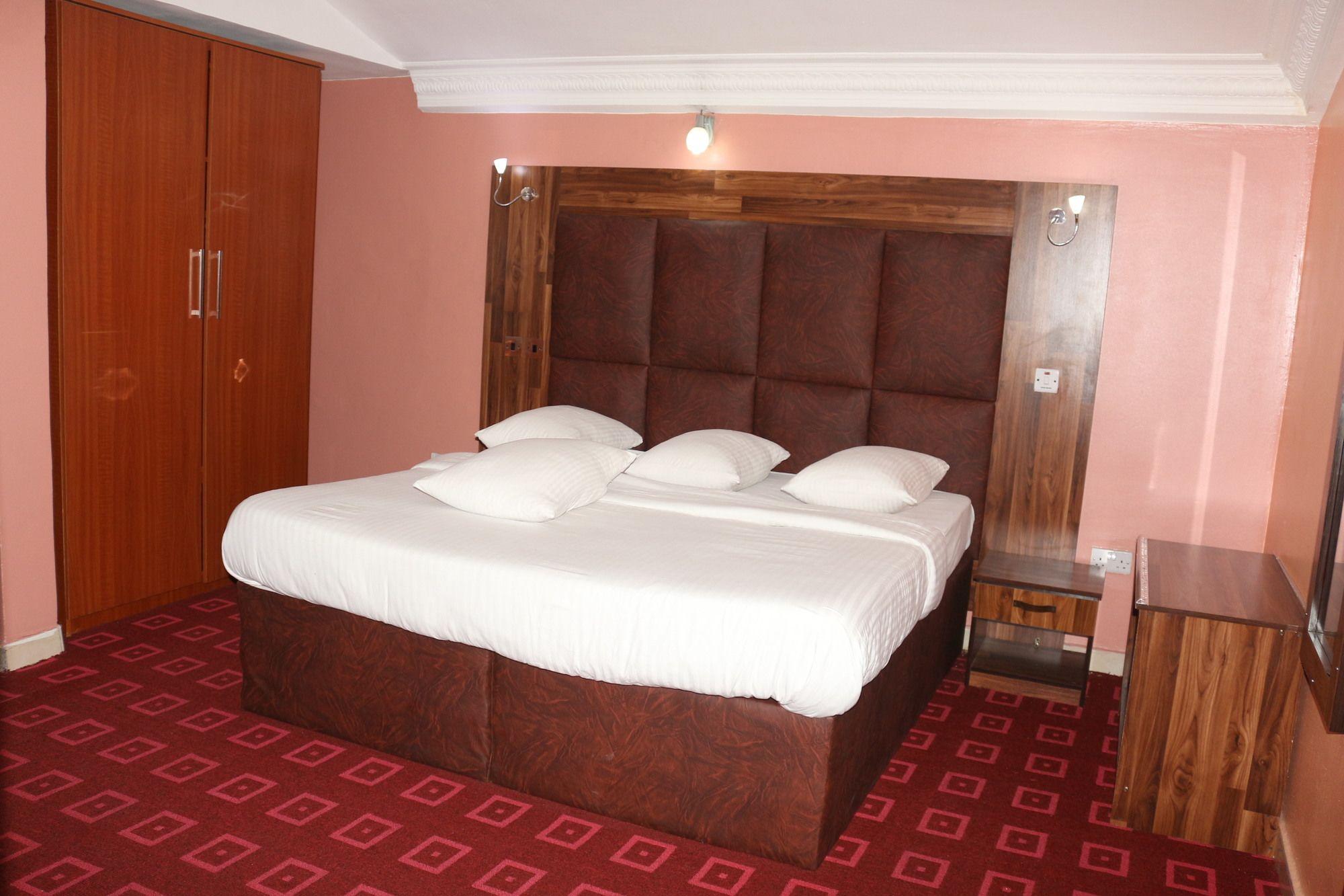 Royal Charlin Hotel And Suites Порт Харкорт Екстериор снимка